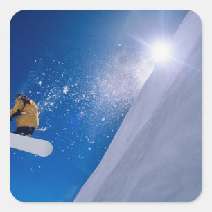 Adesivo Quadrado Homem voando pelo ar em uma snowboard com