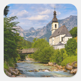 Adesivo Quadrado Igreja de montanha com paisagem de riacho