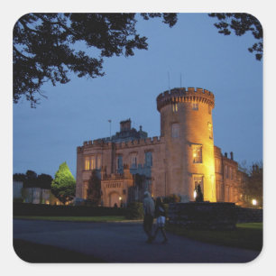 Adesivo Quadrado Irlanda, o Castelo Dromoland iluminado ao anoitece