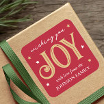 Adesivo Quadrado Joy Christmas Star Nome da família personalizada R<br><div class="desc">Espalhe alguma alegria festiva e crie seus próprios adesivos de Natal! O texto pode ser personalizado com um nome de família, nome do destinatário ou ano de feriado. Este modelo de na moda apresenta um tipo decorativo numa paleta de cor vermelha, branca e dourada. Você também pode personalizar a cor...</div>