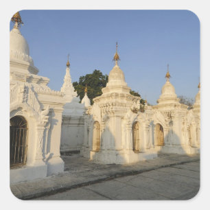Adesivo Quadrado Kuthodaw Pagoda em Mandalay, conhecido como