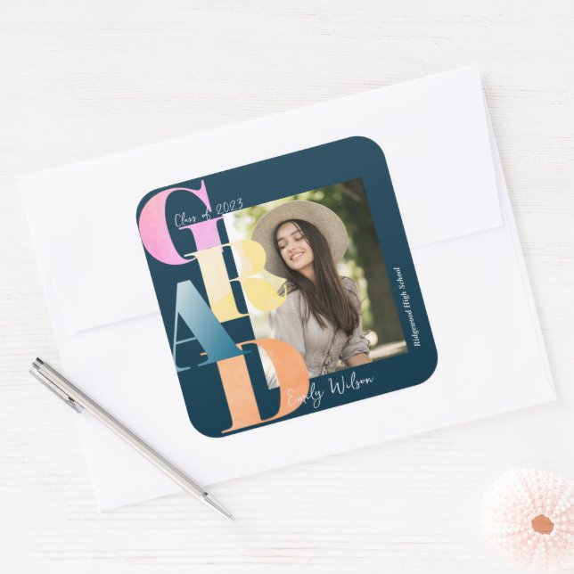 Adesivo Quadrado Linda Foto de Letra Azul com Folha 2024 (Envelope)