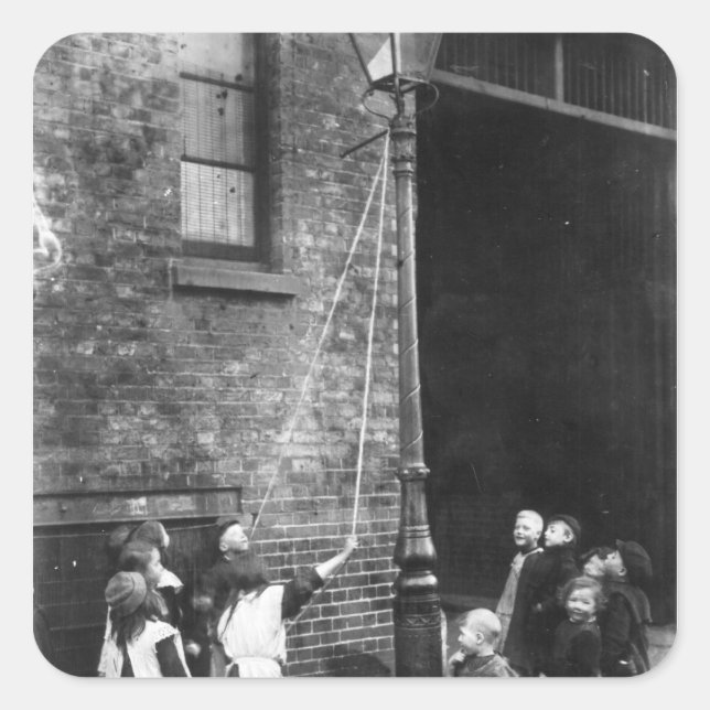 Adesivo Quadrado London Slums, c.1900 (Frente)
