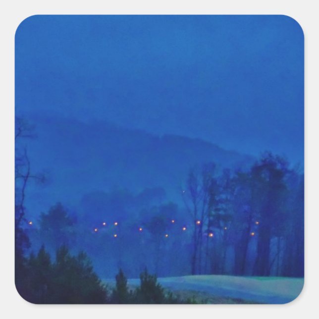 Adesivo Quadrado Luzes brilhantes em uma montanha azul (Frente)