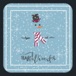 Adesivo Quadrado Magic and Wonder Christmas Snowman Blue ID440<br><div class="desc">Belo design de varejo de Natal com um estilizado boneco de neve emoldurado em branco sobre um cadete azul espalhado com flocos de neve e estrelas. A tipografia de tendências de 'Magic and Wonder' completa a design. Adicione seu nome para personalizar. Procure ID440 para ver outros produtos de coordenação e...</div>