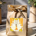 Adesivo Quadrado Marigolds linda indiana Haldi personalizada<br><div class="desc">Marigold garlands linda garota indiana Haldi personalizou o nome de adesivos personalizados. Marigóis amarelos e laranja com sinos,  fundo amarelo de mandala.</div>