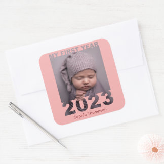 Adesivo Quadrado Meu Primeiro Ano 2023 Bebê de Corte Moderno Coral