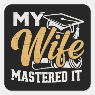 Adesivo Quadrado Minha Esposa Dominou o Suporte de Mestre de Gradua