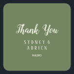 Adesivo Quadrado Minimalista Simples|Casamento de Sábio Escuro Graç<br><div class="desc">Este simples minimalista e obrigado de casamento de sábio escuro que você favorece é perfeito para uma elegante recepção de casamento. O clássico design apresenta uma faixa escura rústica e tipografia de marfim com um aspecto mínimo moderno. QSD115</div>