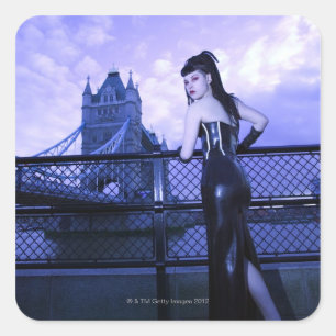 Adesivo Quadrado Mulher nova do gótico na ponte da torre, Londres