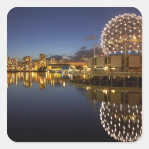 Adesivo Quadrado Mundo da Ciência e CBD refletidos em False Creek,