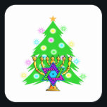Adesivo Quadrado Natal e Hanukkah Juntos<br><div class="desc">Apresentando a árvore e menorah do Natal com a estrela judia de David cercada por presentes de feriado em cartões de saudação,  postagem,  ideias de presentes e roupa para a família.</div>