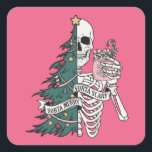Adesivo Quadrado Natal Sorta Assustadora Feliz de Sorta Engraçado E<br><div class="desc">Sorta Assustada,  Feliz de Sorta. Um adesivo de Natal engraçado com uma árvore de Natal em parte da design,  e então um esqueleto na outra parte. Para aqueles que amam o Natal,  mas também...  não!</div>