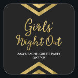 Adesivo Quadrado Noite das Meninas de Chevron Dourado Modern Faux<br><div class="desc">Este elegante adesivo quadrado apresenta um giz geométrico e a palavra "Girls' Night Out" em ouro falso contra fundo preto. É excelente para uma celebração festa de solteira. Confira os convites e itens correspondentes aqui http://www.zazzle.com/collections/modern_faux_gold_chevron_celebration_collection-119531050277382712?rf=238364477188679314 Personalize-o com seus detalhes substituindo o texto do marcador de posição. Para obter mais opções,...</div>