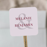 Adesivo Quadrado Nomes personalizados Púrpura Elegante Simples<br><div class="desc">Este personalizado 'Name Simple Elegant Purple Square Sticker' cria um humor elegante e romântico. Fácil de personalizar para sua tendência e eventos modernos.</div>