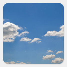 Adesivo Quadrado O céu é azul e as nuvens brancas estão passando
