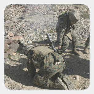 Adesivo Quadrado O cobrir de Mortarmen suas orelhas e evita seus