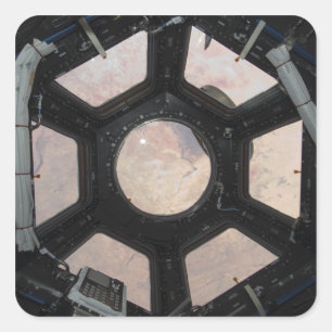 Adesivo Quadrado O deserto do Sara visível através das janelas