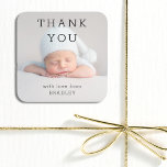 Adesivo Quadrado Obrigado, Baby Newborn Script De Chá de fraldas<br><div class="desc">Obrigado Baby Newborn Chá de fraldas Script Stickers apresenta sua foto favorita com o texto "Obrigado" em elegante e moderno roteiro preto. Personalize editando o texto nas caixas de texto fornecidas. DICA FOTO: centralize sua foto antes de carregá-la no Zazzle para obter melhores resultados. Elaborado por ©Evco Studio https://www.zazzle.com/store/evcostudio</div>