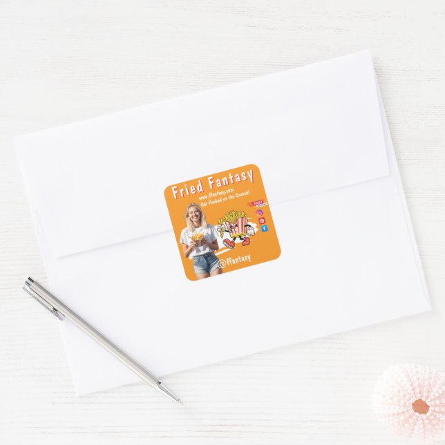 Adesivo Quadrado Orange Smiling Blonde Woman Fries Family Fun (Envelope)