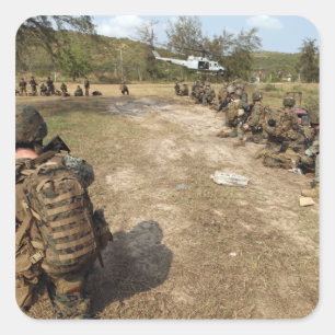 Adesivo Quadrado Os fuzileiros americanos fornecem segurança como u