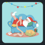 Adesivo Quadrado Papai Noel no sofá de pijama<br><div class="desc">santa claus christmas man,  desenhos desejam relaxar o sorriso,  vivendo feliz que engraçado,  ilustração cartoon beard sofa,  carta mentira lendo pessoas,  travesseiro caseiro divertido vermelho,  férias de férias velho relaxamento,  pijamas cat,  homem santa claus christmas, </div>