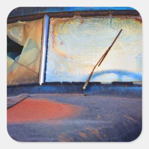 Adesivo Quadrado Para-brisas de um velho caminhão enferrujado