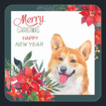Adesivo Quadrado Pembroke Welsh Corgi Poinsettia Buquê Natal<br><div class="desc">Neste adesivo, um adorável Cachorro de Pembroke Welsh Corgi é enquadrado com buquês de poinsettia vermelha de aquarelas Holiday. Uma borda externa de verde azul correspondente rodeia o branco interior, e mais imagens de poinsettia estão no canto superior direito. O texto vermelho e lacrimogêneo diz "FELIZ ANO NOVO NATAL MERRY"....</div>
