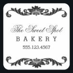 Adesivo Quadrado Pentes Pretos e Brancos Clássicos do Filigree<br><div class="desc">Elegante,  design simples em branco e preto mudo. Fácil personalizar o texto! Solicitações de cor personalizadas são bem-vindas. Excelente para guloseimas,  padarias,  compras floristas,  casamentos,  festas,  etiquetas de presentes,  feriados e muito mais!</div>