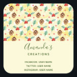 Adesivo Quadrado Pine Cones e Holly Christmas Patternos Business<br><div class="desc">Vinhetas comerciais com um padrão fofo com cones de pínus e holly em fundo de aquarela amarela com pequenos círculos brancos espalhados por aí.</div>