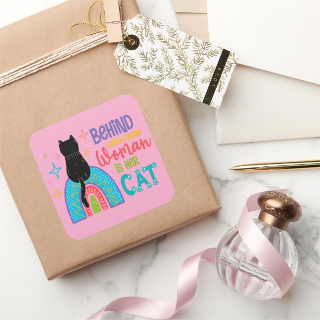 Adesivo Quadrado Por Trás De Cada Mulher Forte Está O Gato Dela (Presentear)