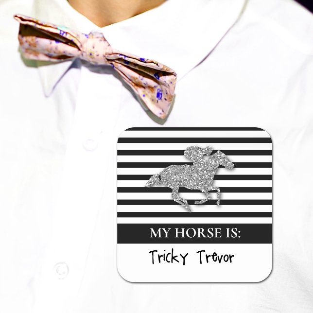 Adesivo Quadrado Prata-Arrasto Derby Day (Give guests a sticker they can wear that names the horse they are betting to win the race.)