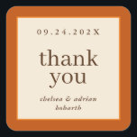 Adesivo Quadrado Pumpkin Orange Border Simple Casamento outono Favo<br><div class="desc">Faça uma declaração de elegância subestimada com este simples e textual favorito de casamento no outono,  obrigado seu rótulo adesivo com uma borda de abóbora rica e laranja no marfim. Use a opção personalização para mudar as cores e as fontes para se adequar ao seu tema de casamento.</div>