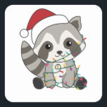 Adesivo Quadrado Raccoon Christmas Snow Winter Raccoons<br><div class="desc">O racon a suavidade com luzes de fada. Animais engraçados com presentes e neve até as férias. Também é engraçado para o Natal em julho. Os guaxinins são animais doces e perfeitos para o Natal.</div>