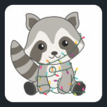 Adesivo Quadrado Raccoon Christmas Snow Winter Raccoons<br><div class="desc">O racon a suavidade com luzes de fada. Animais engraçados com presentes e neve até as férias. Também é engraçado para o Natal em julho. Os guaxinins são animais doces e perfeitos para o Natal.</div>