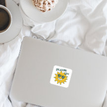 Relaxando o tempo sorrindo sol com óculos de sol