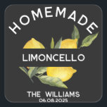 Adesivo Quadrado Rótulos Limoncello, Homemade Italiano Moderno e Pe<br><div class="desc">As etiquetas modernas de garrafas de limoncello caseiras são uma etiqueta personalizada perfeita para os seus favores de casamentos de limoncello italianos com um tema de citros de verão e uma vibe riviera italiana. Eles apresentam um galho de limão a aquarelas, limões e ramos verdes e um rótulo personalizado para...</div>