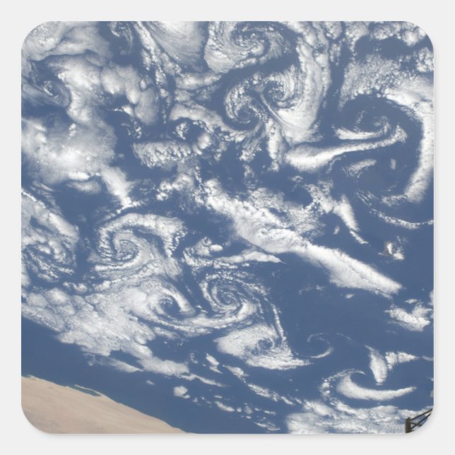 Adesivo Quadrado Ruas de vórtice em nuvem ao largo da costa (Frente)