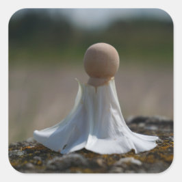 Adesivo Quadrado Sensueel gehuld poppetje in een bloemen jurkje.