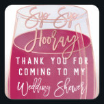 Adesivo Quadrado Sip Sip Hooray Watercolor Red Wine Chá de casament<br><div class="desc">Esta ilustração glamourosa e desenhada à mão sobre o tema do provando de vinho é a escolha perfeita para um evento especial para um congressista de vinho ou para a garota que ama beber. Ele apresenta uma citação falsa de tipografia rosa dourada que diz, "Sip sip hooray" em texto escrito...</div>