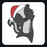 Adesivo Quadrado Skunk Christmas Skunks Animais de inverno<br><div class="desc">O gambá de Natal com luzes de fadas. Animais engraçados com presentes e neve até as férias. Também é engraçado para o Natal em julho. Os estagiários são animais doces e perfeitos para o Natal.</div>