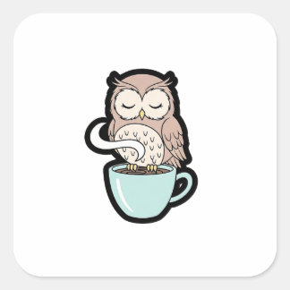 Adesivo Quadrado Sleepy Owl on Coffee – Cute Cozy Illustration