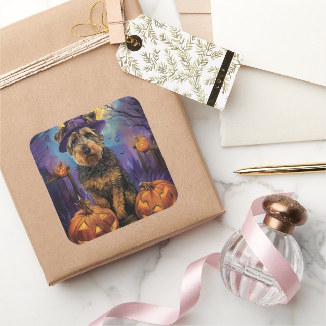 Adesivo Quadrado Spooky Airedale Halloween Witch e Pumpkin (Presentear)