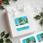 Adesivo Quadrado Starfish n Holly Christmas Gift Stickers Aqua<br><div class="desc">Os adesivos de presente de Natal azul-aqua com estrelas-do-mar e design sagrado. Duas estrelas brancas, folhas verdes com bagas vermelhas constituem esta design. Uma faixa branca na parte inferior dos autocolantes quadrados contém os textos "para" e "de". Escolha entre dois tamanhos de adesivo, mas escolha o acabamento correspondente para melhor...</div>