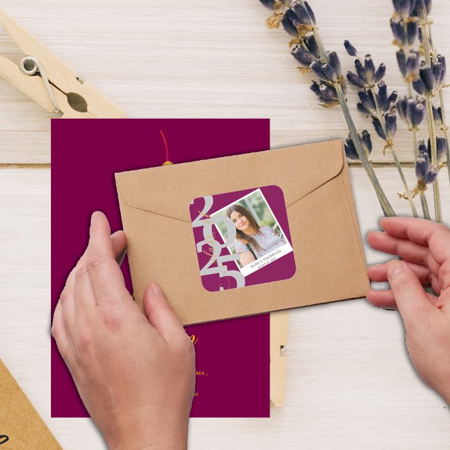 Adesivo Quadrado Turma Elegante de 2025 Foto Vermelha Graduação (Elegant Class of 2025 Photo Red Graduation Square Sticker)