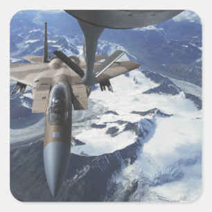 Adesivo Quadrado Um avião de F-15C Eagle senta-se atrás de um