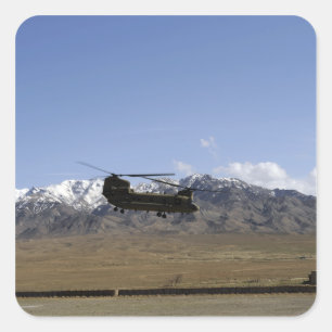 Adesivo Quadrado Um CH-47 Chinook descola