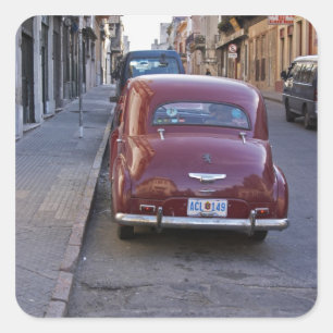 Adesivo Quadrado Um clássico carro Peugeot vermelho antigo estacion