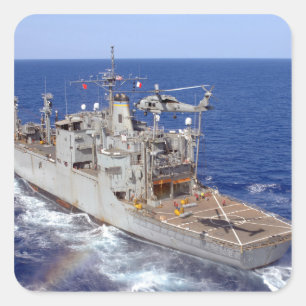 Adesivo Quadrado Um helicóptero limpa a cabina de pilotagem