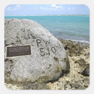 Adesivo Quadrado Um memorial aos prisioneiros de guerra na Ilha